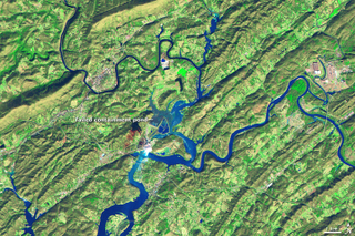 Illustration for article titled A Satellite View of Tennessee's Kingston Fossil Plant, Before and After the Toxic Spill